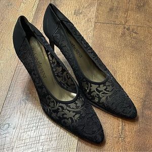 Yves Saint Laurent YSL Lace Pumps Pointed Toe Woman’s Size 9M